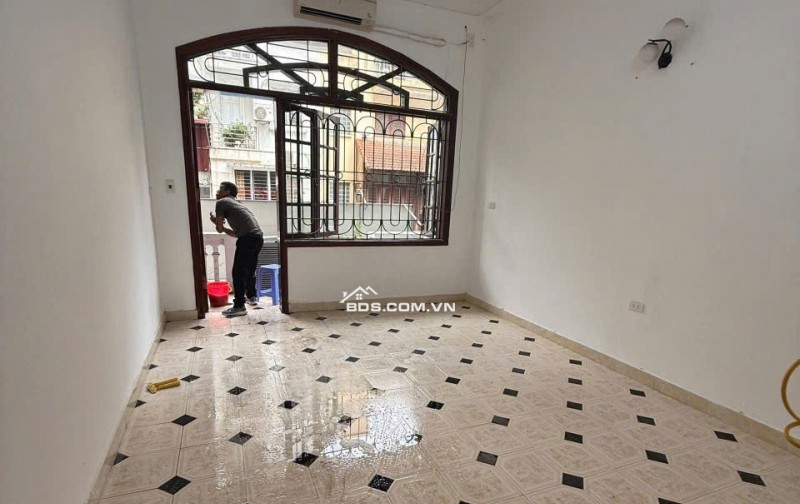 BẤT CHẤP MÔ HÌNH - LẠC LONG QUÂN – GẦN HỒ TÂY – CÁCH HỒ ~30M VỊ TRÍ ĐẸP – KD TỐT – DÂN TRÍ CAO